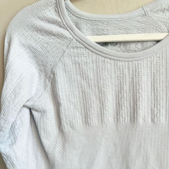 Athleta Women’s Powerdown Primaloft Pullover Top M - Picture 2 of 6